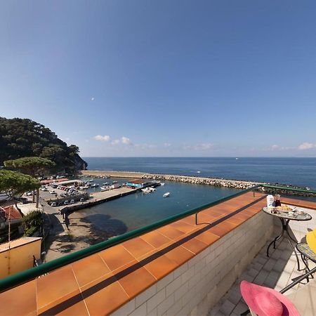 شقة Relais Del Mare Con Terrazza Fronte Mare Free Parking ماسّا لوبْرينسِ المظهر الخارجي الصورة
